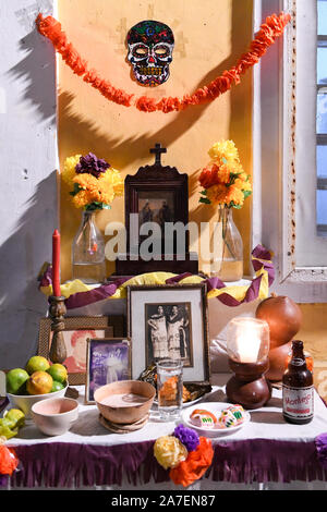 Autel familial pour Hanal Pixan qui est la célébration du Jour des morts qui proviennent de la culture maya, Merida, Yucatan, Mexique Banque D'Images