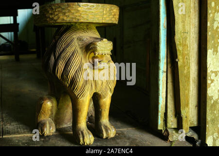 Sculpture en bois de lion sculptée à Benguet, Philippines, Asie du Sud-est. Photo prise le 25 avril 2014. Banque D'Images