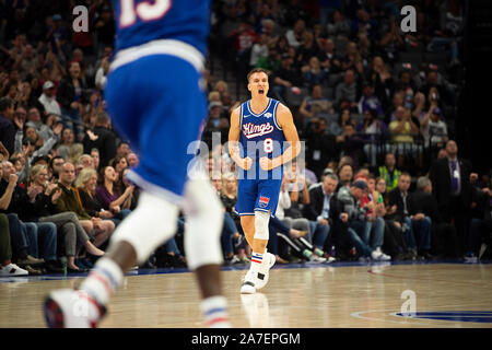 Sacramento, CA, USA. 1er novembre 2019. Sacramento Kings guard Bogdan Bogdanovic (8) réagit après avoir marqué lors d'un match contre les Utah Jazz au Golden 1 Centre le vendredi, Novembre 1, 2019 à Sacramento. Crédit : Paul Kitagaki Jr./ZUMA/Alamy Fil Live News Banque D'Images