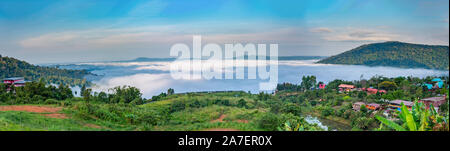 Vue panoramique sur la mer de brouillard Khao Kho, province de Phetchabun Banque D'Images