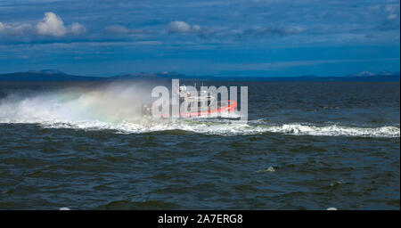 La Garde côtière américaine allant des exercices de manœuvre dans les eaux de l'Arctique de Kotzebue, Alaska Banque D'Images