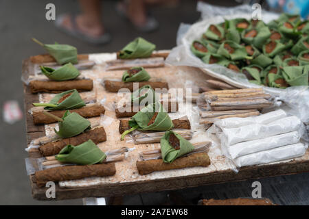 Bétel ingrédients pour la vente dans le marché du carbone, Cebu City, Philippines.Une pratique courante dans certaines régions des Philippines est la mastication de noix de bétel Banque D'Images