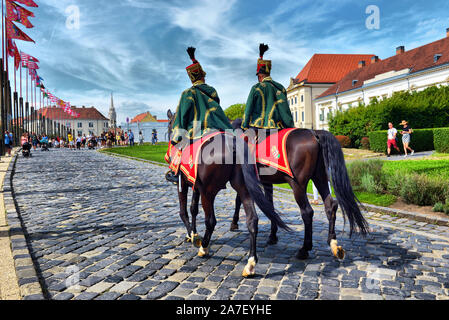 Budapest, Hongrie, 07 août 2019, une patrouille de hussards hongrois dans le Palais Royal, Paris, France, Août 07, 2019 Banque D'Images