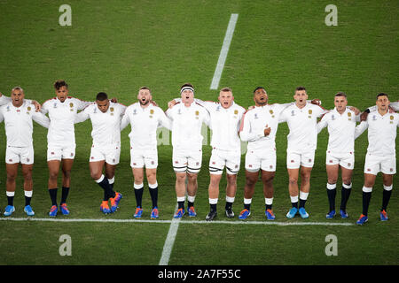 Yokohama, Japon. 2e Nov 2019. L'hymne de l'Angleterre lors de la finale de la Coupe du Monde de Rugby match entre l'Angleterre et l'Afrique à l'International Stadium Yokohama, Japon, le 2 novembre 2019. FLORENCIA TAN JUN/ESPA : Crédit photographique/Agence européenne du sport Alamy Live News Banque D'Images