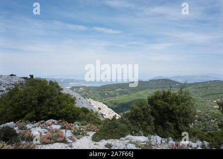 Vue depuis le mont Olympos, Lebos, Grèce. Banque D'Images