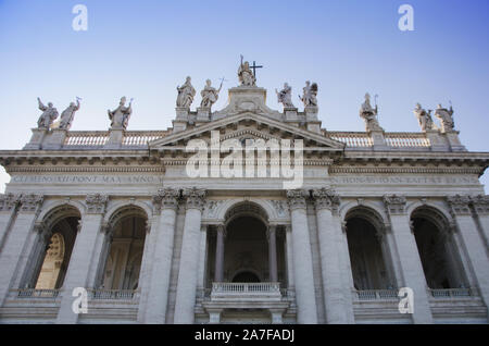 La cathédrale du Saint-Sauveur et de Saints Jean le Baptiste et l'Évangéliste dans le Latran, Rome Banque D'Images