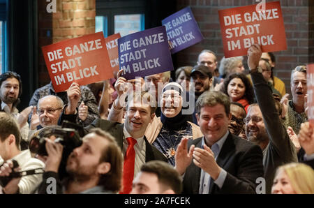 Hambourg, Allemagne. 09Th Nov, 2019. Encourager les délégués à l'État partie de la Conférence de Hambourg SPD après le maire Peter Tschentscher avait déjà présenté dans son discours pour la première place sur la liste des candidats à l'élection de 2020. Photo : Markus Scholz/dpa/Alamy Live News Banque D'Images