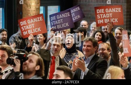 Hambourg, Allemagne. 09Th Nov, 2019. Encourager les délégués à l'État partie de la Conférence de Hambourg SPD après le maire Peter Tschentscher avait déjà présenté dans son discours pour la première place sur la liste des candidats à l'élection de 2020. Photo : Markus Scholz/dpa/Alamy Live News Banque D'Images