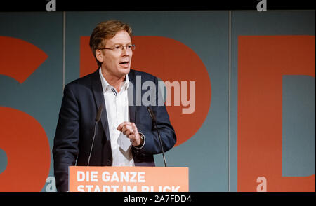 Hambourg, Allemagne. 09Th Nov, 2019. Dirk Kienscherf (SPD), chef du groupe parlementaire des citoyens, s'exprime à l'État partie de la conférence à Hambourg, le SPD dont il sera plus tard élu avec 84,4  % des voix à la deuxième place sur la liste des candidats pour l'élection des citoyens 2020. Photo : Markus Scholz/dpa/Alamy Live News Banque D'Images