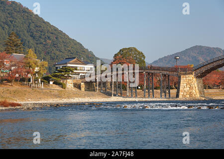 Le dernier Pont Kintai arch span sur la rivière à sec en ville Iwakuni, préfecture de Yamaguchi. Le Japon Banque D'Images