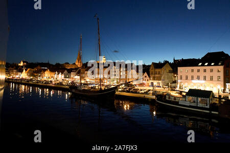 Flensburg, Allemagne. 29 Oct, 2019. Avis de Flensburg. Au premier plan vous pouvez voir le musée port au pont du navire. Crédit : Carsten Rehder/dpa/Alamy Live News Banque D'Images