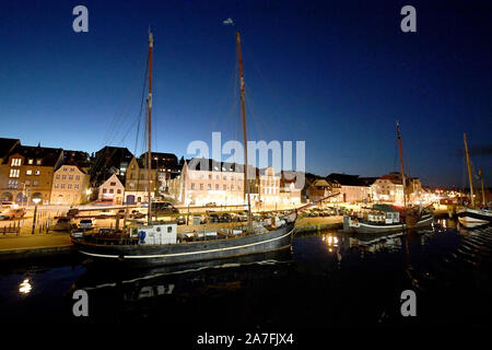 Flensburg, Allemagne. 29 Oct, 2019. Avis de Flensburg. Au premier plan vous pouvez voir le musée port au pont du navire. Crédit : Carsten Rehder/dpa/Alamy Live News Banque D'Images