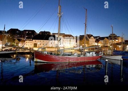 Flensburg, Allemagne. 29 Oct, 2019. Avis de Flensburg. Au premier plan vous pouvez voir le musée port au pont du navire. Crédit : Carsten Rehder/dpa/Alamy Live News Banque D'Images