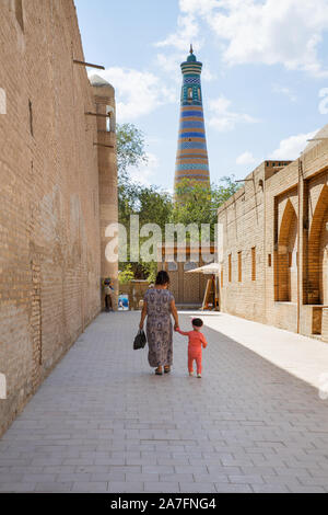 Le minaret islam khodja ichan kala ou ville intérieure de Khiva Ouzbékistan Banque D'Images