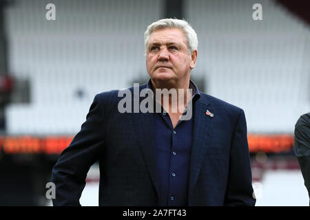 Londres, Royaume-Uni. 09Th Nov, 2019. Le Newcastle l'entraîneur-chef Steve Bruce arrive pour le premier match de championnat entre Newcastle et West Ham United United au Boleyn Ground de Londres, le samedi 2 novembre 2019. (Crédit : Leila Coker | MI News) photographie peut uniquement être utilisé pour les journaux et/ou magazines fins éditoriales, licence requise pour l'usage commercial Crédit : MI News & Sport /Alamy Live News Crédit : MI News & Sport /Alamy Live News Crédit : MI News & Sport /Alamy Live News Banque D'Images