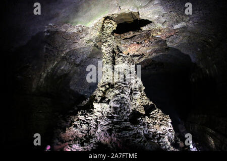 L'île de Jeju, Corée du Sud, 2019- 14 Octobre : colonne de lave dans la région de Manjanggul cave dans l'île de Jeju, Corée du Sud. Manjanggul est un des plus beaux tunnels de lave je Banque D'Images