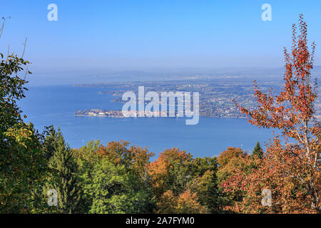 Vue depuis la montagne Pfaender à Bregenz au lac de Constance avec l'île de Lindau Banque D'Images