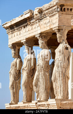 Athènes capitale de la Grèce 5e siècle monument ruines du temple du Parthénon, l'acropole d'Athènes Erechtheion, portique de cariatides, six colonnes ioniques, Banque D'Images