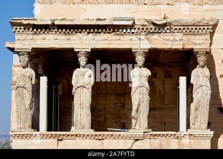 Athènes capitale de la Grèce 5e siècle monument ruines du temple du Parthénon, l'acropole d'Athènes Erechtheion, portique de cariatides, six colonnes ioniques, Banque D'Images