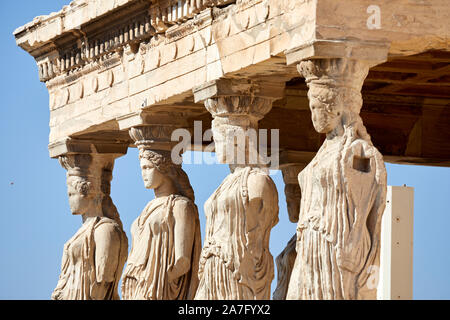 Athènes capitale de la Grèce 5e siècle monument ruines du temple du Parthénon, l'acropole d'Athènes Erechtheion, portique de cariatides, six colonnes ioniques, Banque D'Images