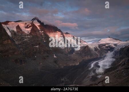 Vue du Kaiser Franz Josefs Pasterze, matin Hohe sur l'humeur, Grossglockner, derrière le Johannisberg, Parc National du Hohe Tauern, Carinthie, Autriche Banque D'Images