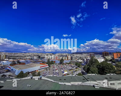 Quito, Équateur, 25 Octobre 2019 : Panorama de Quito, Équateur du volcan Pichincha. Banque D'Images