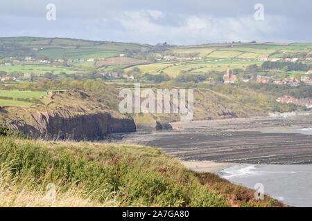 Robin Hoods Bay et la côte jurassique vu de Ravenscar Banque D'Images