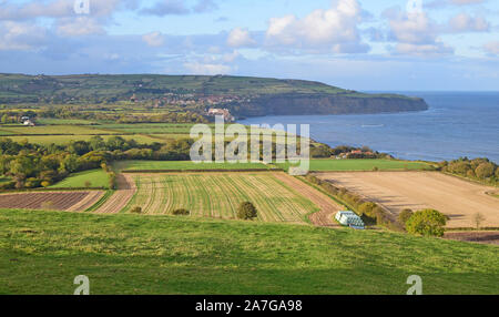 Robin Hoods Bay et la côte jurassique vu de Ravenscar Banque D'Images