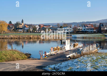 Ferry de réaction sur la rivière Weser, Lippoldsberg, Weser Uplands, Thuringe, Hesse, Allemagne Banque D'Images