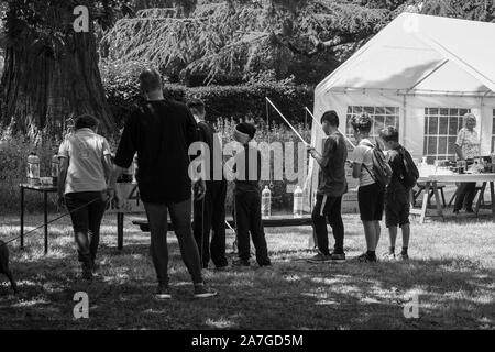 Une image d'un ensemble de quatorze ans, chaque liés au Acton Burnell Fête du village. Tous les profits vont à l'église St Mary à Acton Burnell. Banque D'Images