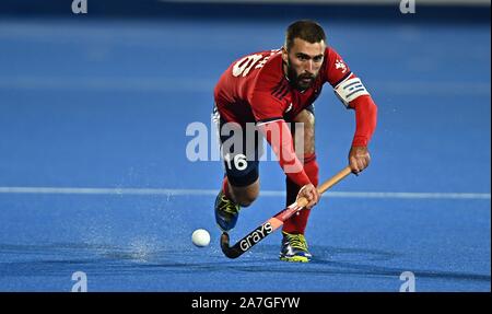 Stratford. United Kingdom. 02 novembre 2019. Adam Dixon (Grande-Bretagne, le capitaine). Grande-bretagne v de la Malaisie. Mens FIH hockey olympique de qualification. Lee Valley hockey et tennis center. Stratford. Londres. United Kingdom. Garry Crédit/Sport sous gaine en images/Alamy Live News. Banque D'Images