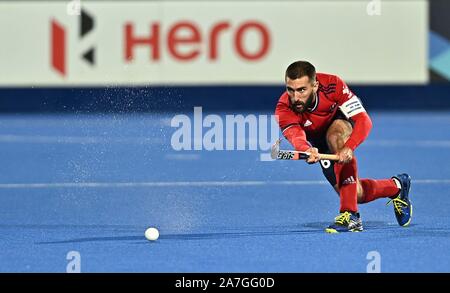 Stratford. United Kingdom. 02 novembre 2019. Adam Dixon (Grande-Bretagne, le capitaine). Grande-bretagne v de la Malaisie. Mens FIH hockey olympique de qualification. Lee Valley hockey et tennis center. Stratford. Londres. United Kingdom. Garry Crédit/Sport sous gaine en images/Alamy Live News. Banque D'Images