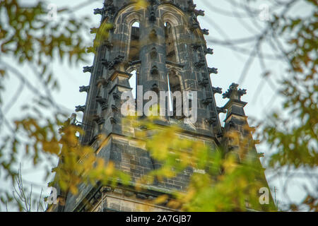 République Tchèque, Prague, 02 novembre 2019 - Détail de la tour de la Basilique Saint Pierre et Saint Paul à Vysehrad Banque D'Images