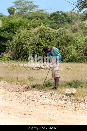 Le MTO WA MBU, TANZANIE - Mai 2014 : Rue d'un petit village en Tanzanie Banque D'Images