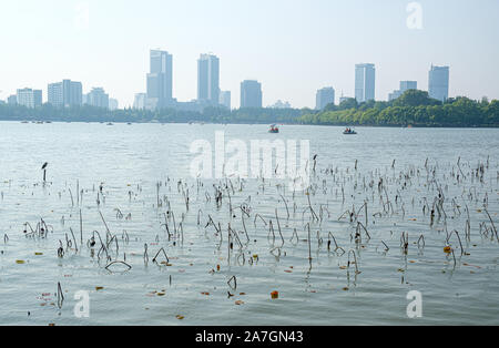 Vue sur Lac Xuanwu au centre-ville de Nanjing, Jiangsu Province, China Banque D'Images