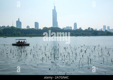 Vue sur Lac Xuanwu au centre-ville de Nanjing, Jiangsu Province, China Banque D'Images