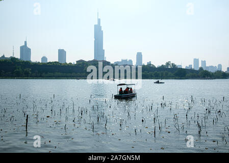 Vue sur Lac Xuanwu au centre-ville de Nanjing, Jiangsu Province, China Banque D'Images