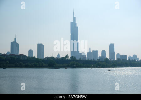 Vue sur Lac Xuanwu au centre-ville de Nanjing, Jiangsu Province, China Banque D'Images