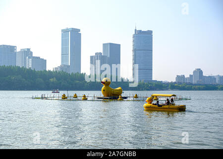 Vue sur Lac Xuanwu au centre-ville de Nanjing, Jiangsu Province, China Banque D'Images