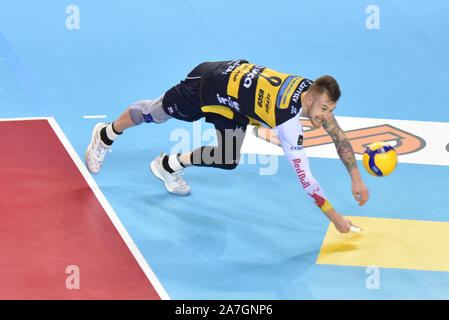 Civitanova Marche, Italie. 2e Nov 2019. zaïtsev ivan (leo chaussures modena)au cours de finales - Sir Safety Pérouse vs Modena Volley, volley-ball hommes Supercup italien en Civitanova Marche, Italie, le 02 novembre 2019 - Roberto LPS/Bartomeoli Bartomeoli Crédit : Roberto/fil LPS/ZUMA/Alamy Live News Banque D'Images