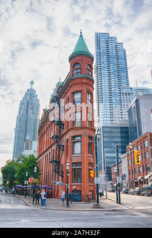 Toronto, CA - 20 septembre 2019 : Le centre historique immeuble Gooderham, également connu sous le nom de Flatiron Building, dans le quartier financier de Toronto, C Banque D'Images