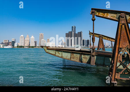 Detroit, MI - Septembre 21, 2019 : Skyline de Detroit, Michigan l'ensemble de la rivière Detroit Banque D'Images