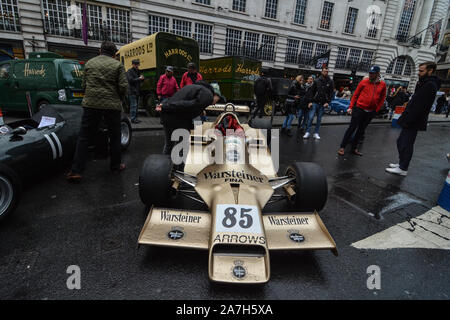 Londres, Royaume-Uni. 09Th Nov, 2019. Regent Street de Londres a été réservée aux piétons le 2 novembre pour l'assemblée annuelle de l'automobile de la rue Regent, un fantastique écran de vintage, veteran, classique et moderne des voitures. (Photo par Laura Chiesa/Pacific Press) Credit : Pacific Press Agency/Alamy Live News Banque D'Images