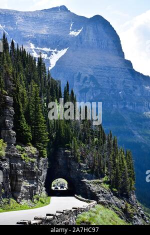 Passe-à-la-sun-road at Glacier National Park dans le Montana Banque D'Images