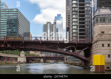 Adams Street Bridge, rivière de Chicago, Chicago, Illinois, États-Unis Banque D'Images