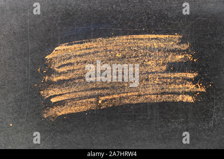 Grunge brush art chalk orange en forme de ligne carré noir sur fond du Conseil. Élément de design et décoration Banque D'Images