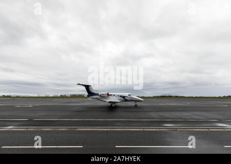 Embraer Phenom 100 à l'aéroport de Biarritz, France Banque D'Images