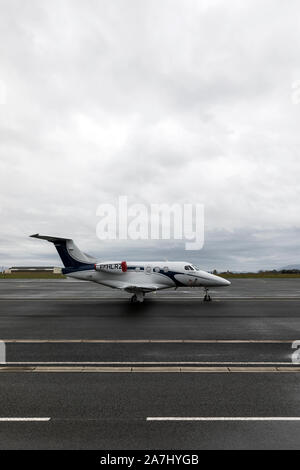 Embraer Phenom 100 à l'aéroport de Biarritz, France Banque D'Images