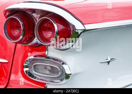 Feux arrière sur la vieille voiture américaine classique Banque D'Images