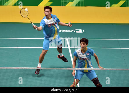 Macao, Chine. 29Th sep 2019. Dechapol Puavaranukroh Sapsiree (L)/Taerattanachai de la Thaïlande au cours de la compétition finale du contre Wang Chi-Lin/Cheng Chi Ya du Taipei chinois à Macao Ouvrir tournoi de badminton à Macao, Chine du sud, le 3 novembre 2019. Credit : Lo Fai Ping/Xinhua/Alamy Live News Banque D'Images